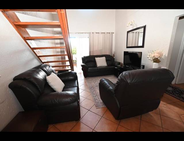 2 BEDROOM APARTMENT FOR SALE IN LONEHILL
